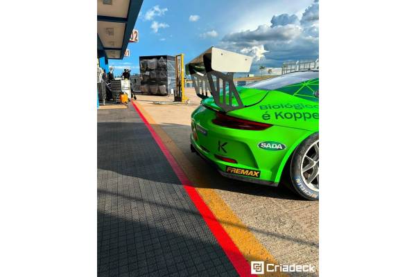 Porsche Cup etapa Goiânia: Segurança Garantida Com Pisos Pixel Criadeck.